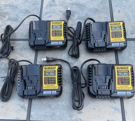 4 Amp Battery Charger DEWALT DCB1104