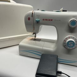 Singer Simple Sewing Machine 2263 With Hard Case for Sale in Tacoma, WA -  OfferUp