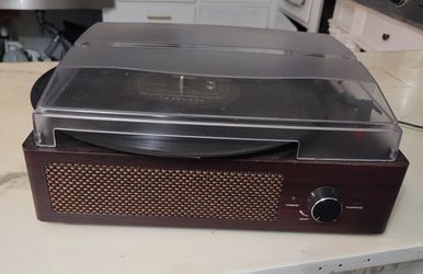 Vinyl record player with Bluetooth receiver