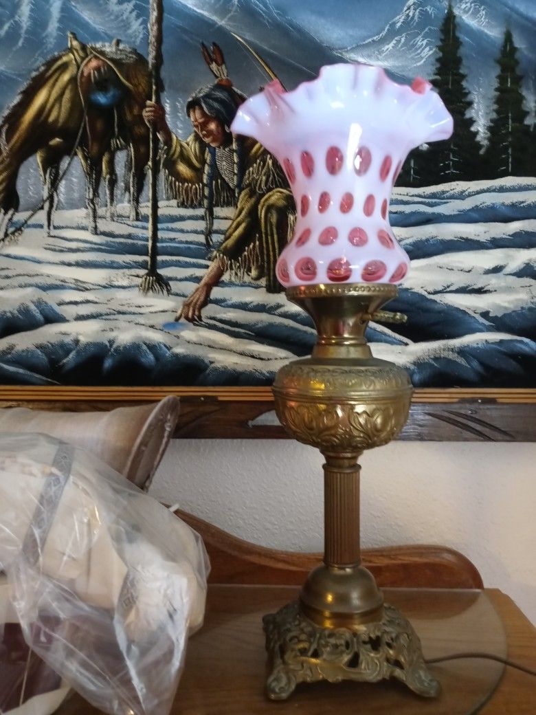 Beautiful Antique Fenton Lamp