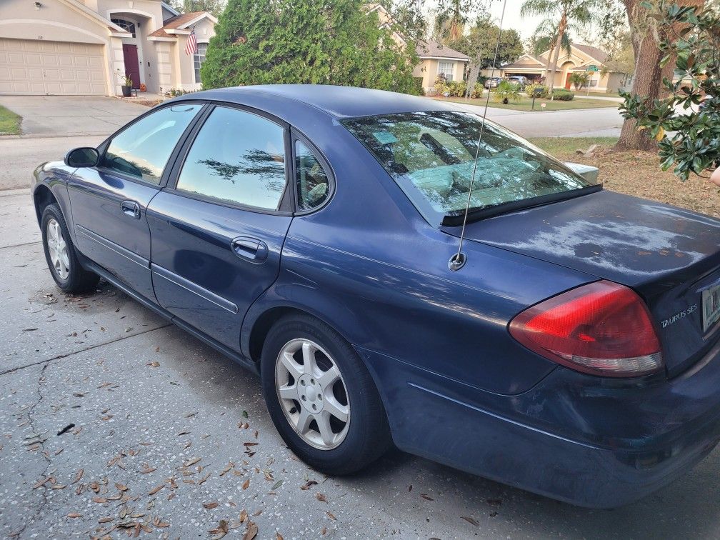 2001 Ford Taurus