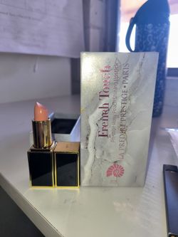 Prestige Rosy Peach Shining Lipstick
