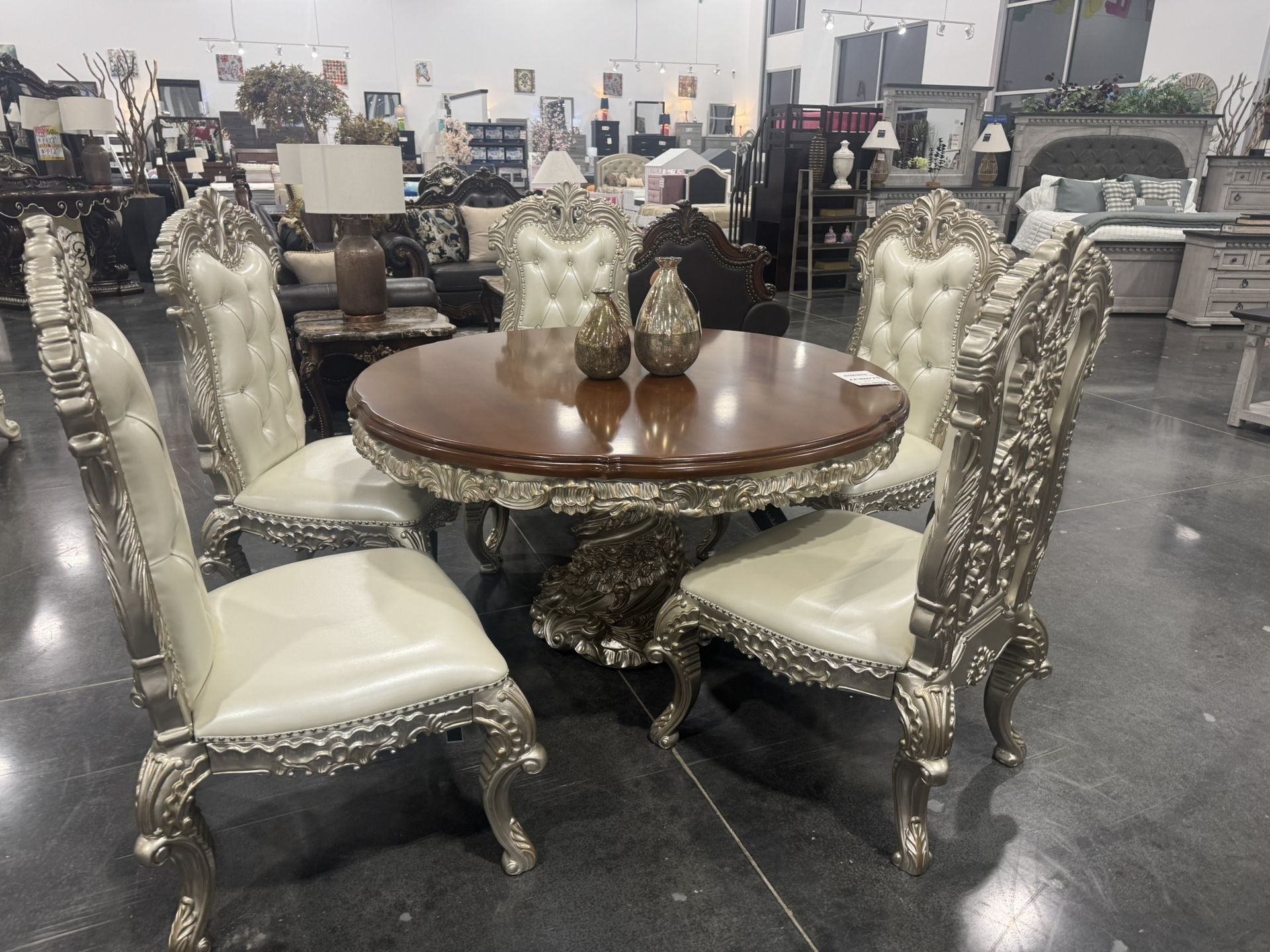 7 PIECE ROUND DINING ROOM SET / Includes: Dining table & 6 side chairs.