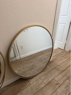 Wall mirror