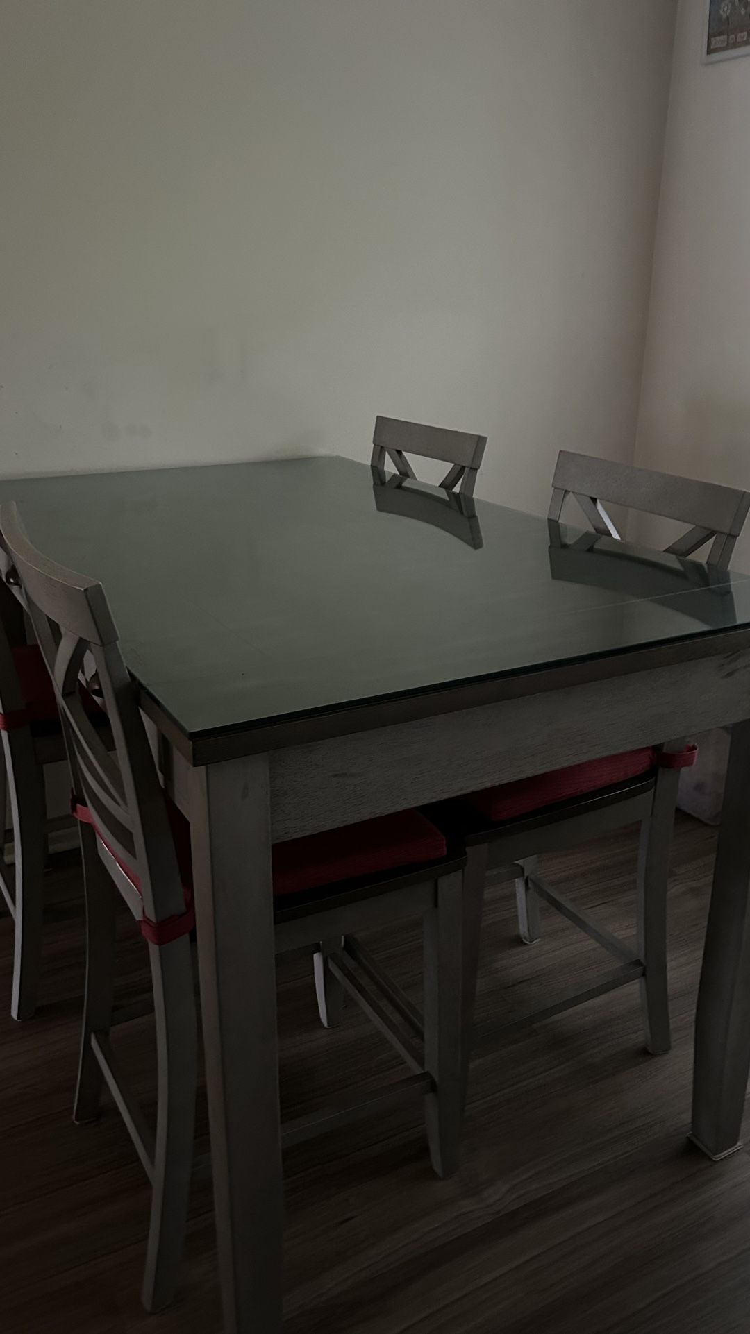 High Top Dining Table Set – Seats 4 – Excellent Condition