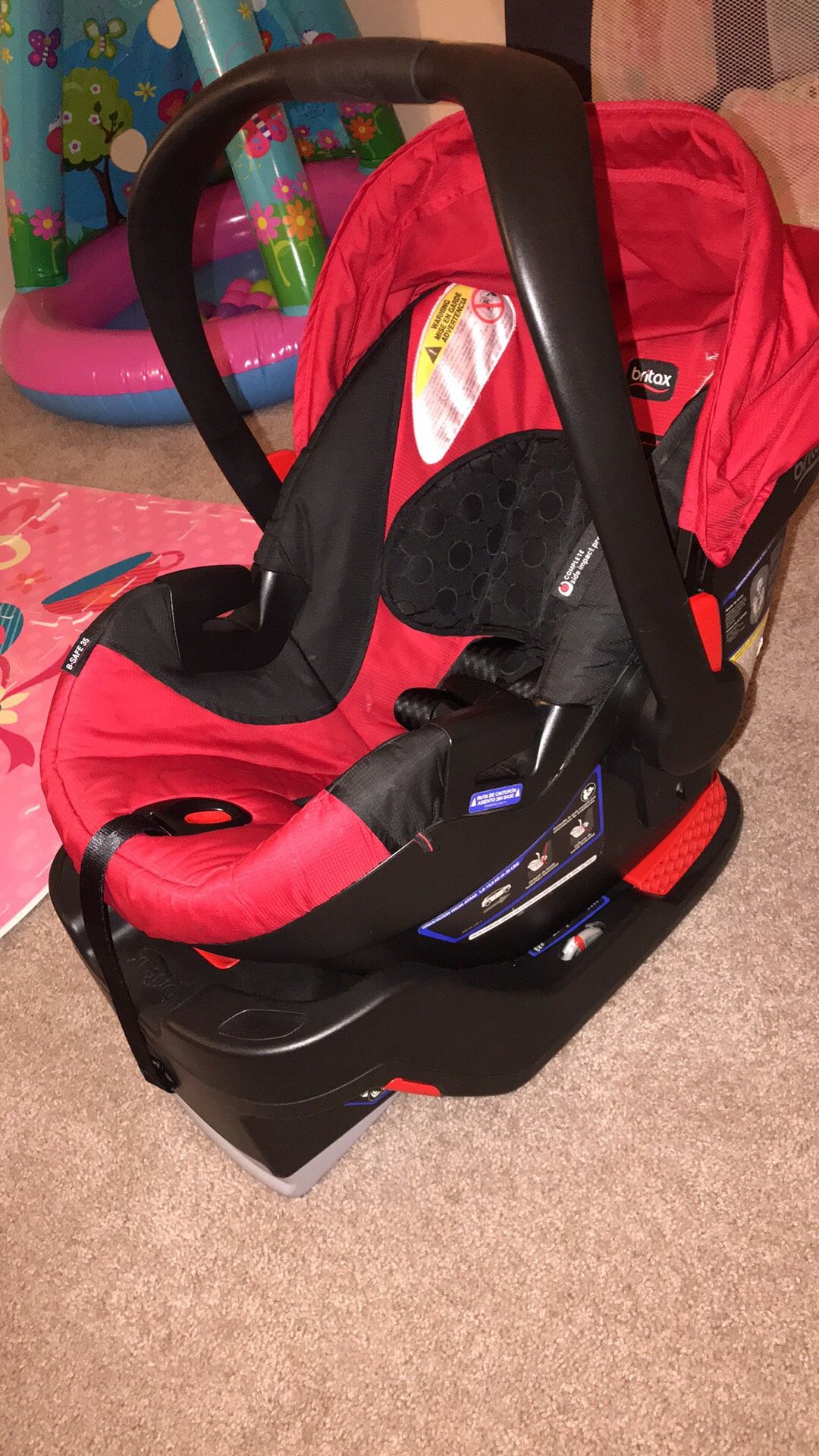 Britax B-Safe 35 Infant Car Seat with base