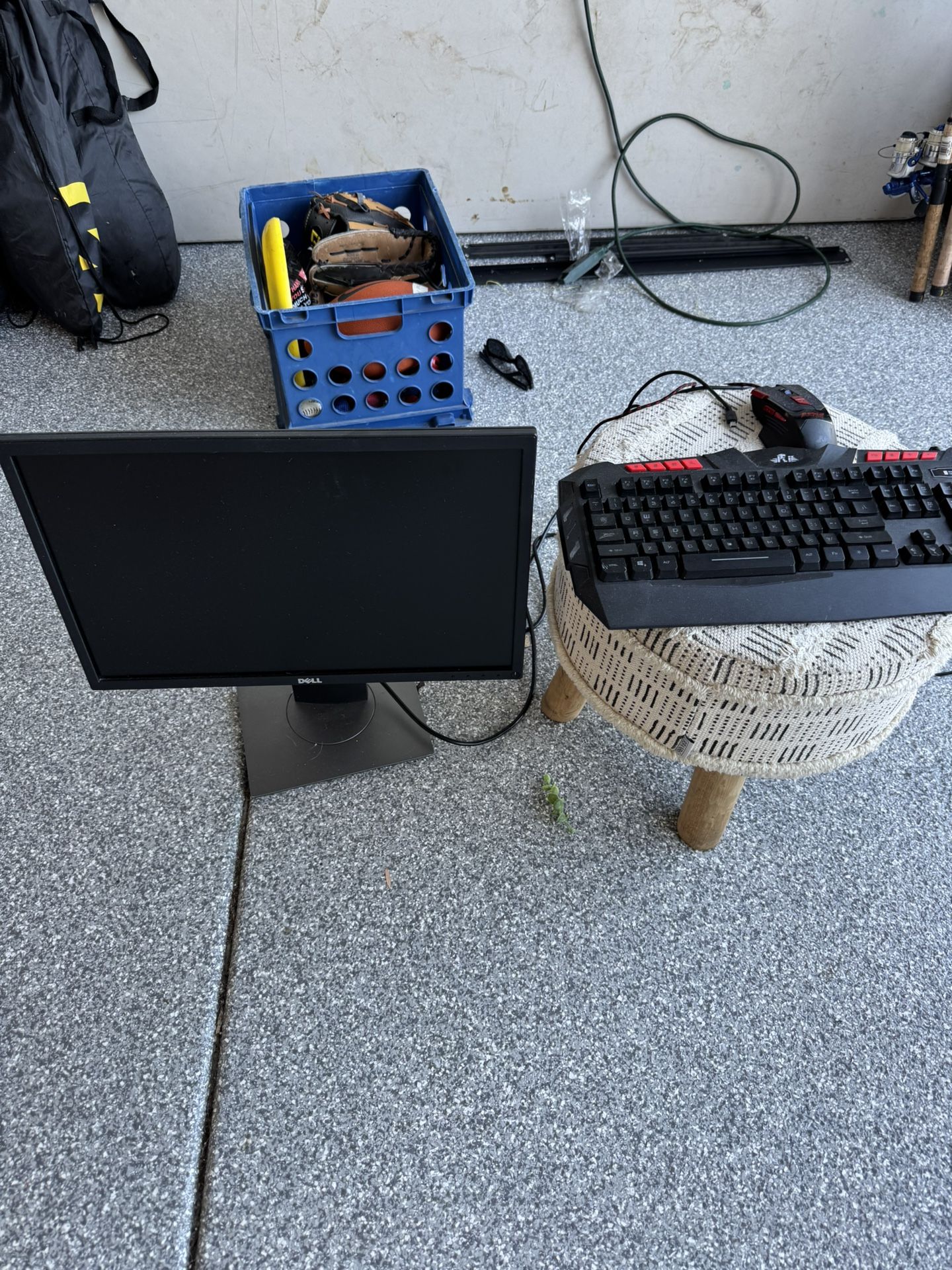 Monitor/keyboard/mouse