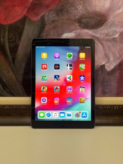 Apple iPad Air Black A1474 32GB Tablet 9.7” iOS 12 - $29