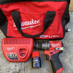 Milwaukee M12 FUEL 12-Volt Lithium-lon Brushless Cordless 1/2 in. Hammer Drill Kit with 1 Compact 2.0Ah Battery, Charger, Bag 