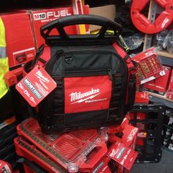 Milwaukee
PACKOUT 15 in. Structured Tool Bag