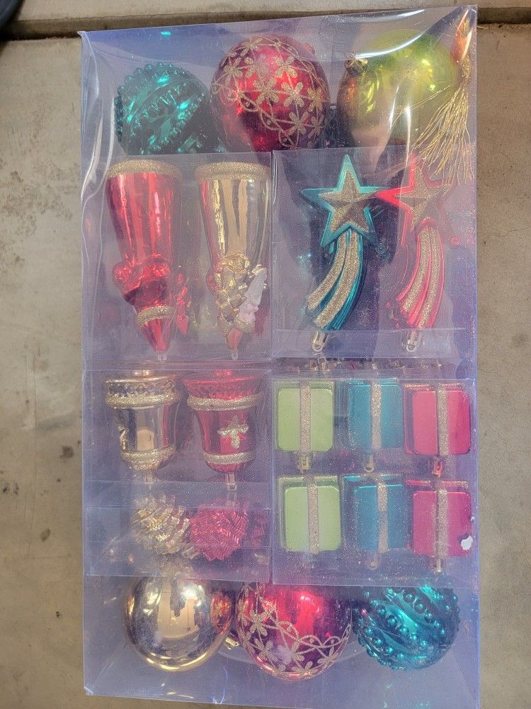 Beautiful CHRISTMAS DECORATIONS ORNAMENTS SET