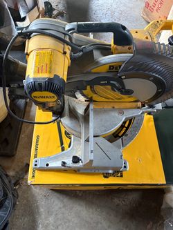 DEWALT COMPOUND MITER SAW