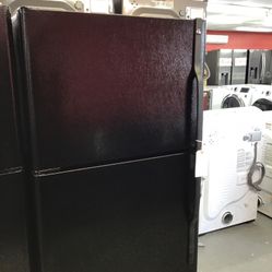 GE 18 Cu Ft Top And Bottom Fridge. 1 year Warranty 