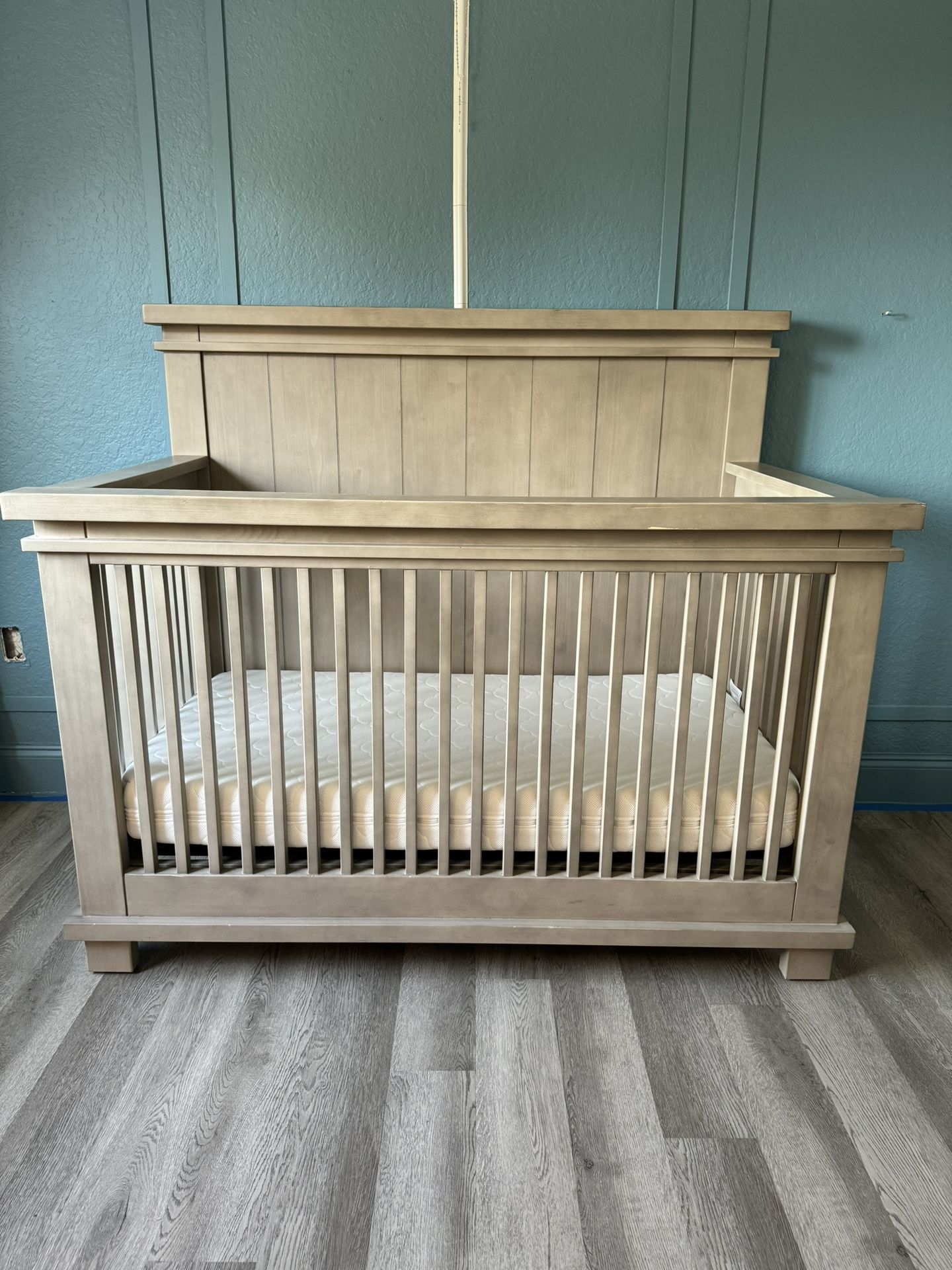 Crib For Nursery / Cuna