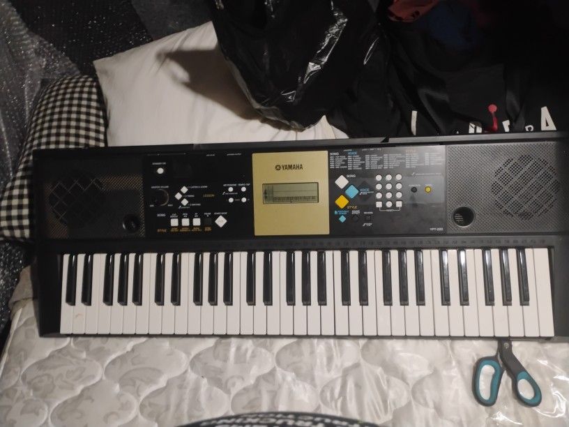 Yamaha Ypt-220 Keyboard/Synthizizer