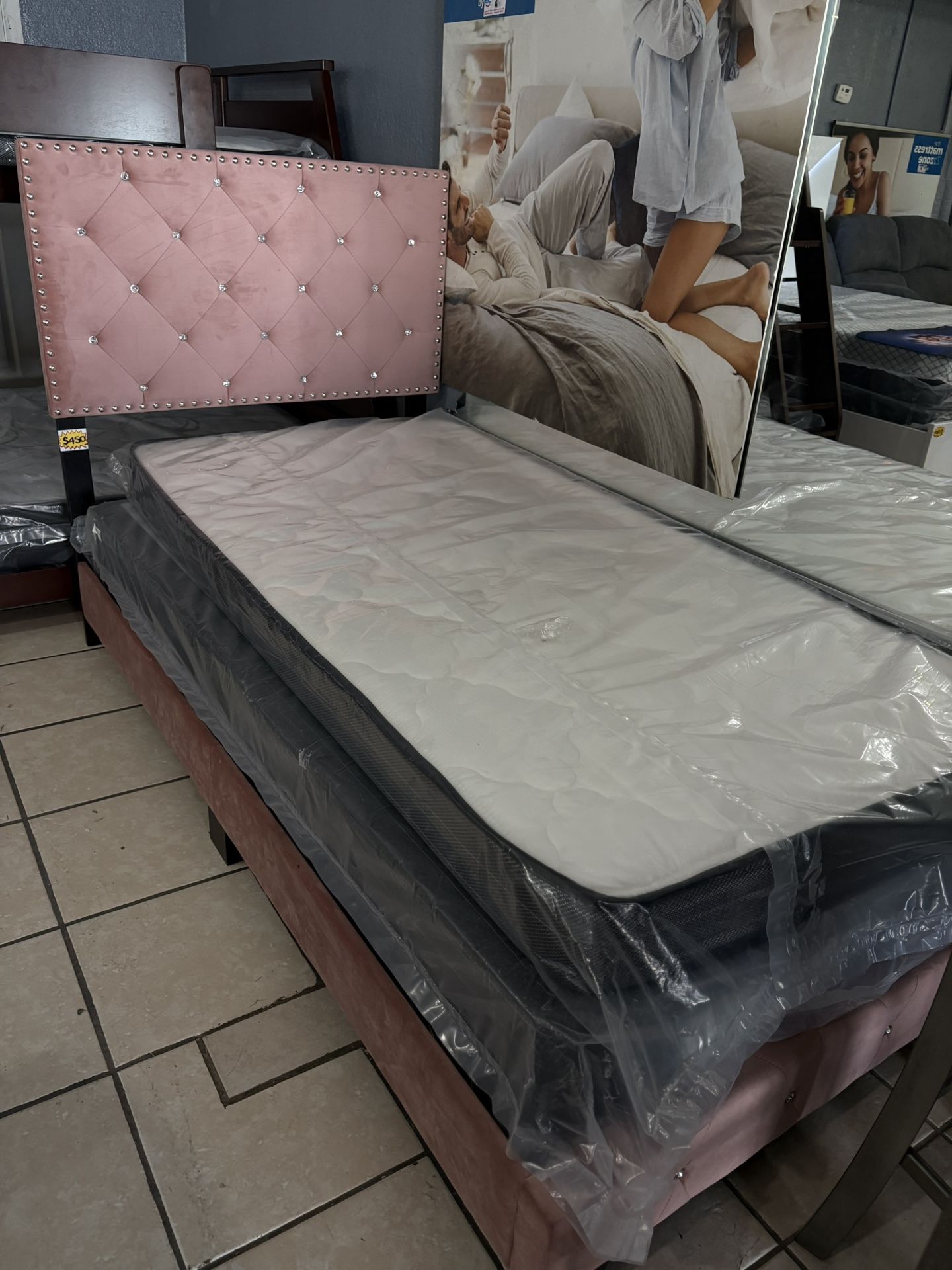 Twin Bed frame Pink 💝