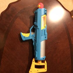 Air pump whistle dart gun