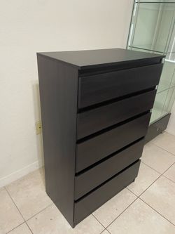 Black 5-Drawer Dresser Good condition