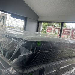 CALIFORNIA KING SIZE HELIX TWILIGHT LUXE PILLOW TOP MATTRESS & BOX SPRINGS BED SET