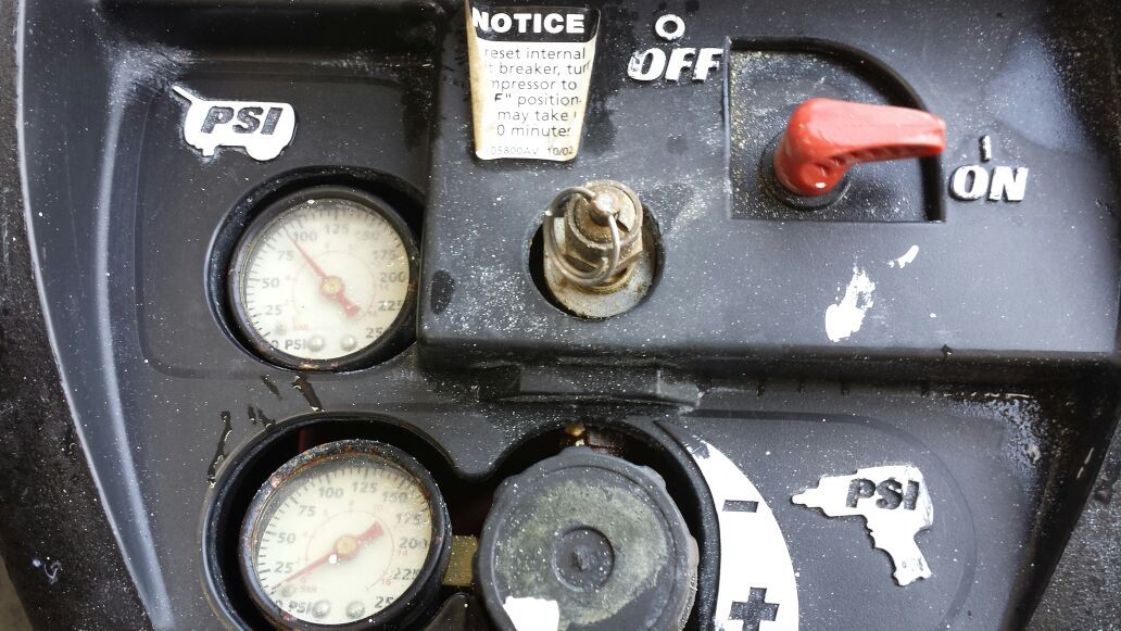 Air Compressor Husky 17Gallon WL651004AJ for Sale in Longwood FL