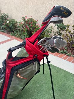 Complete golf club for man right hand (Cleveland wood and driver ,tour Edge irons set and putter and Nike golf bag :👍ready to go play )