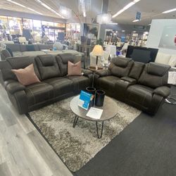 2pc Reclining Sofa And Loveseat Set In Brown 