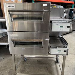 Lincoln Fast Bake 1116 Gas Conveyor Pizza Oven Perfect Condition 2023 models tested cleaned and ready to make you money. Get rid of those old Ovens !!