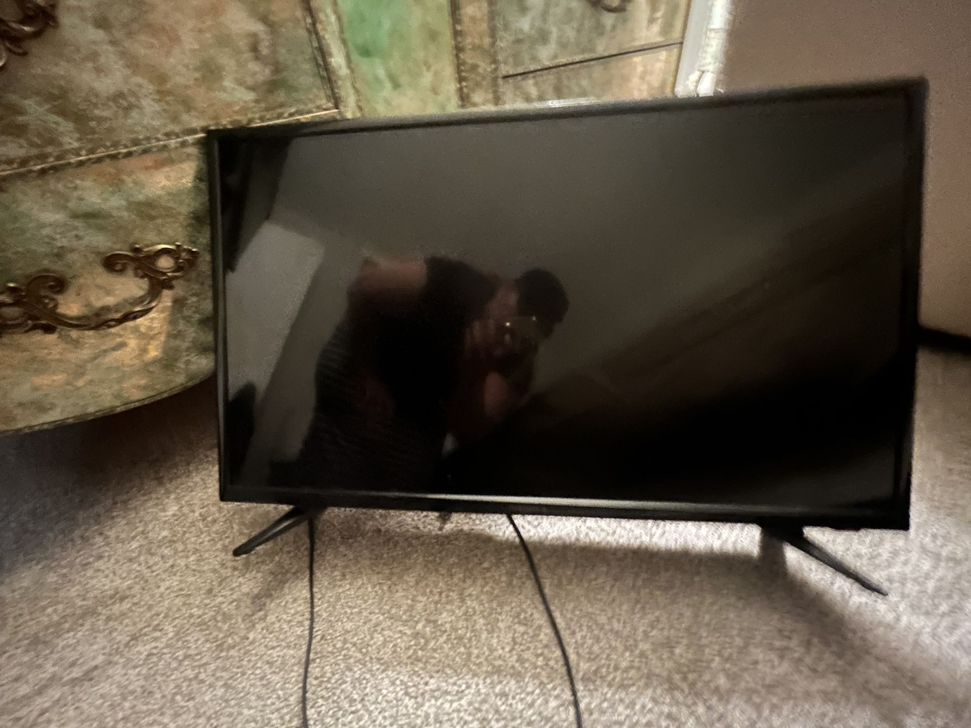 32” INSIGNIA Tv