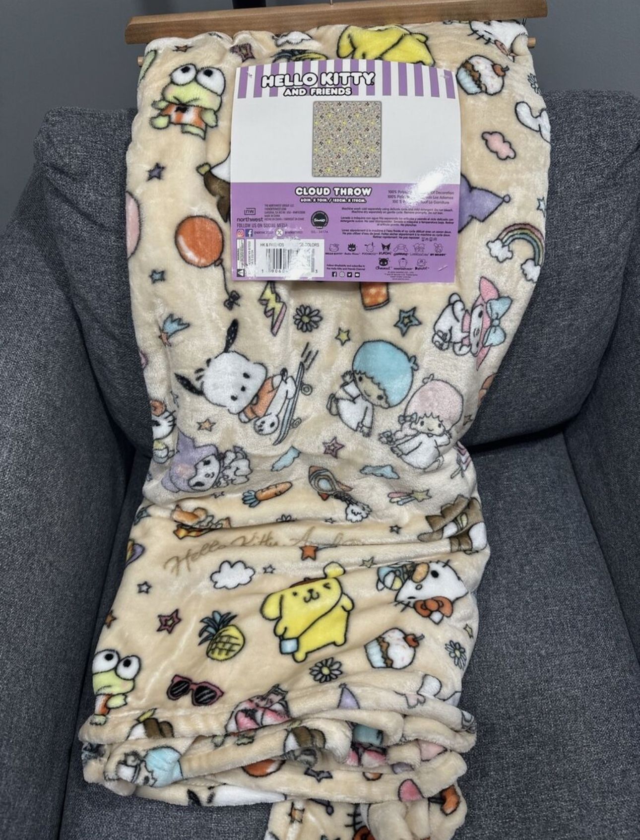 Hello Kitty And Friends Throw Blanket 