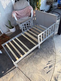 Toddler bed