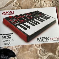 MPK Mini With Keyboard 
