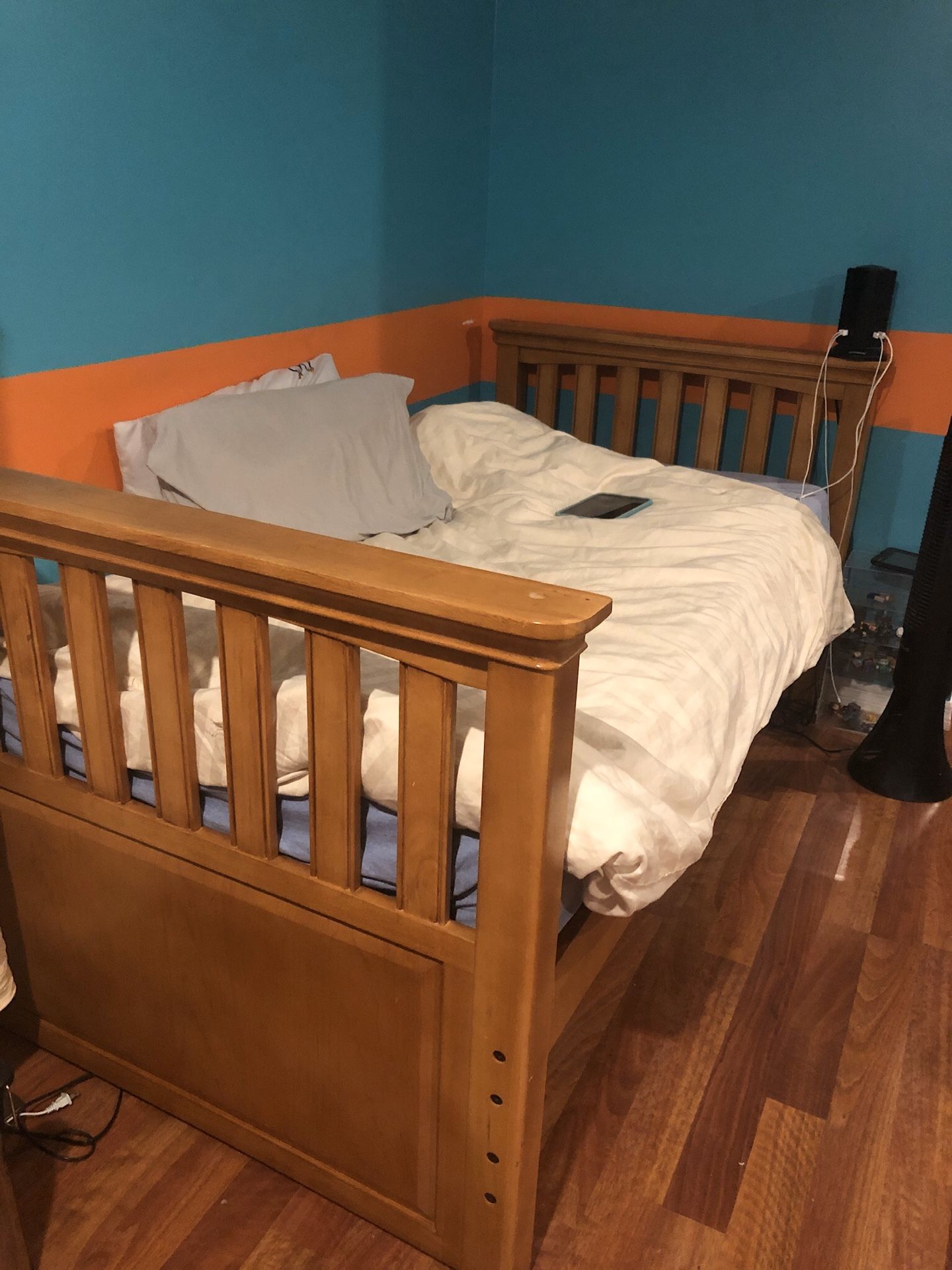 IN DAVIE!!! Solid Wood Twin Bed with free mattress