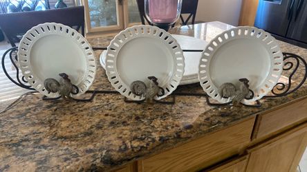 Metal plate or towel holder