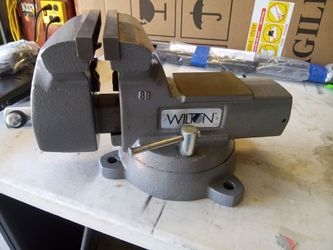 Massive Wilton 8" mechanics vise