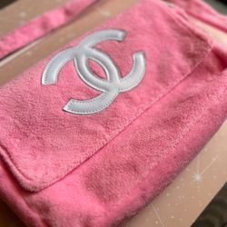 Chanel Precision Pink Fleece Teddy Messenger Crossbody  Very good condition . This bag is not part of the Chanel collections for sales.  These bags we