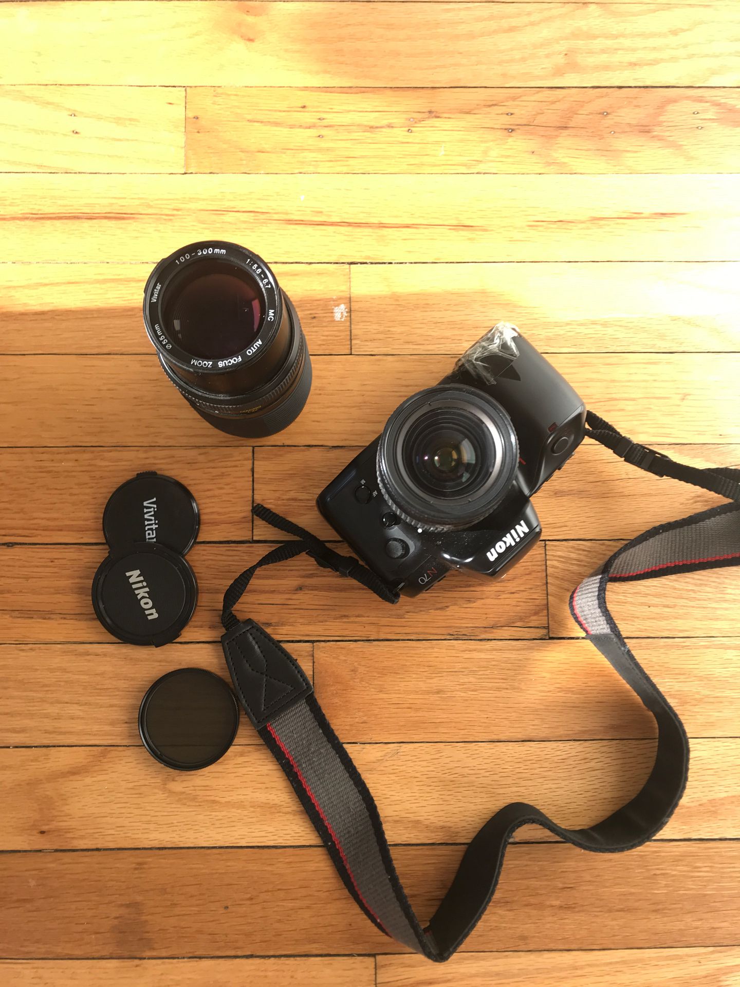 Nikon n70 Film camera, 2 j carry cases (35mm SLR)