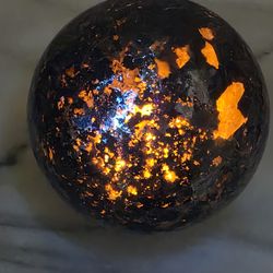 1.5 lbs (667g) Yoopenite Sphere Reactive With UV Lights