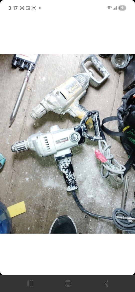 Makita DS4000 1 And Dewalt Drill