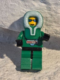 LEGO Arctic Minifigure Green Hood arc008 City Town Winter