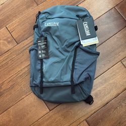 Camelbak Cloud Walker 18 Hydration Pack