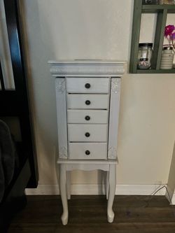 White jewelry box