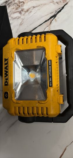 Dewalt Light With 20 Volt Battery In Great Condition 