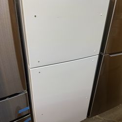 Insignia™ - 18 Cu. Ft. Top-Freezer Refrigerator