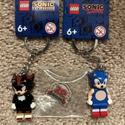Lego Shadow + Sonic The Hedgehog Keychain + Pin