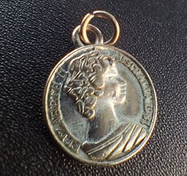 Beautiful vintage-style Queen Elizabeth II medallion pendant charm. Features a detailed, raised relief profile of the Queen on the front with the insc