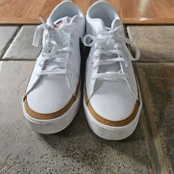 Mens 10.5 Nikes