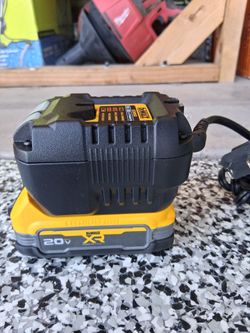 BATTERY AND CHARGER DEWALT