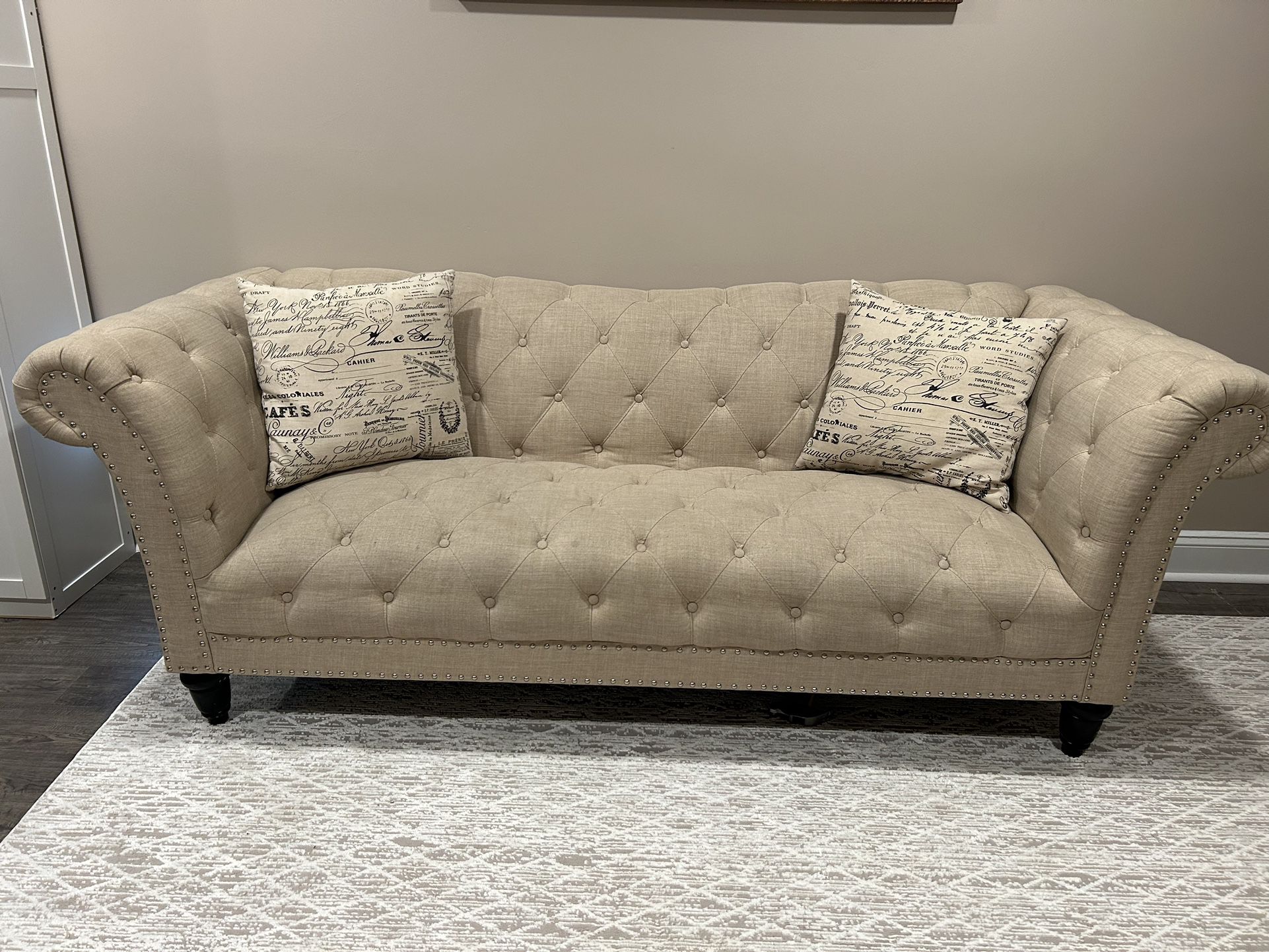 Tufted Sofa With Cushions 