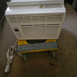 12000 btu ac window unit works great blows cold