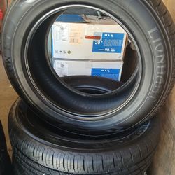 275/60R20 Lionhart Tires (4) Like New